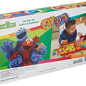 Sesame Street Letras y números sobre la marcha con Elmo & Cookie Monster, 2 fundas para llevar, juguete de aprendizaje para niños pequeños, niños a partir de 2 años
